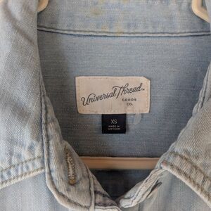 Universal Thread Light Blue Button-Down Shirt